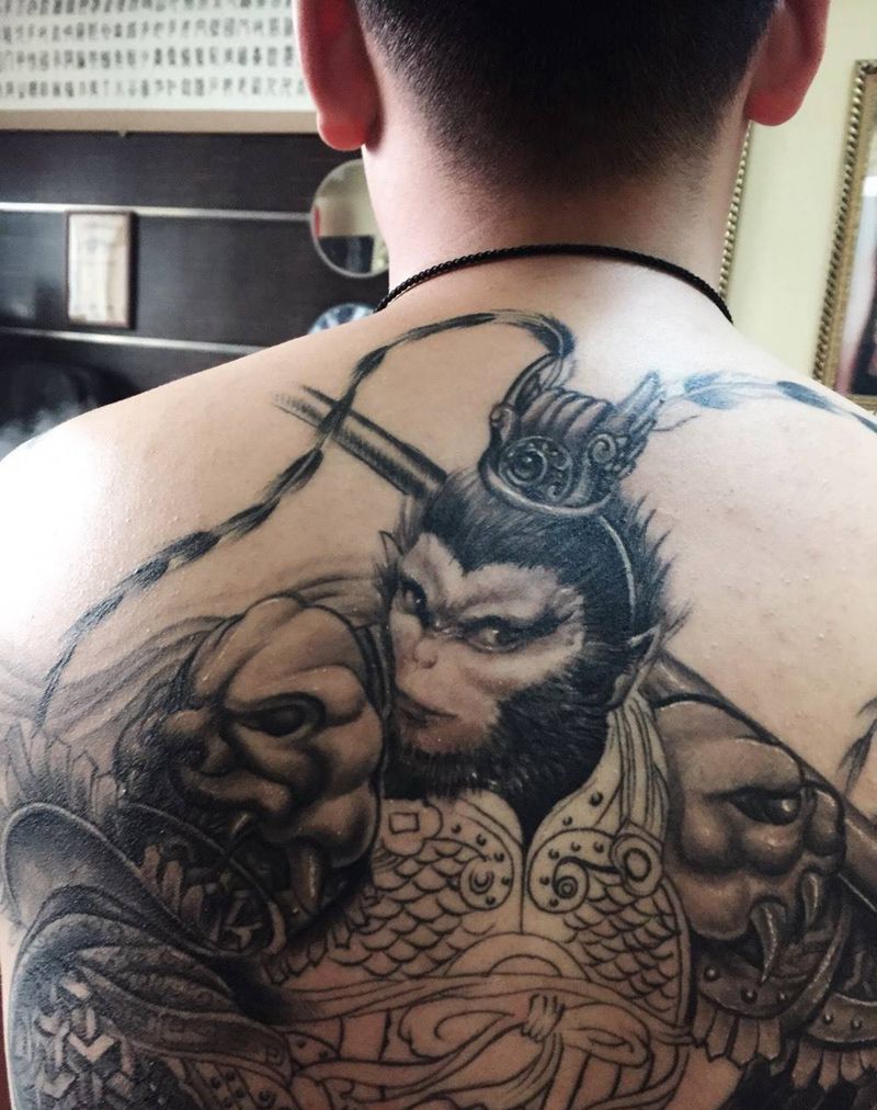 临摹岳老师的作品《无天》进行了20小时 完成一半。纹身图片_成品背部写实传统人物鬼神宗教纹身图案