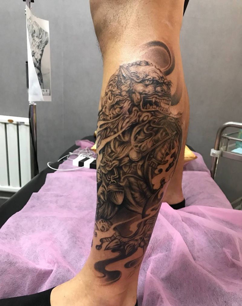 小腿狮子纹身图片