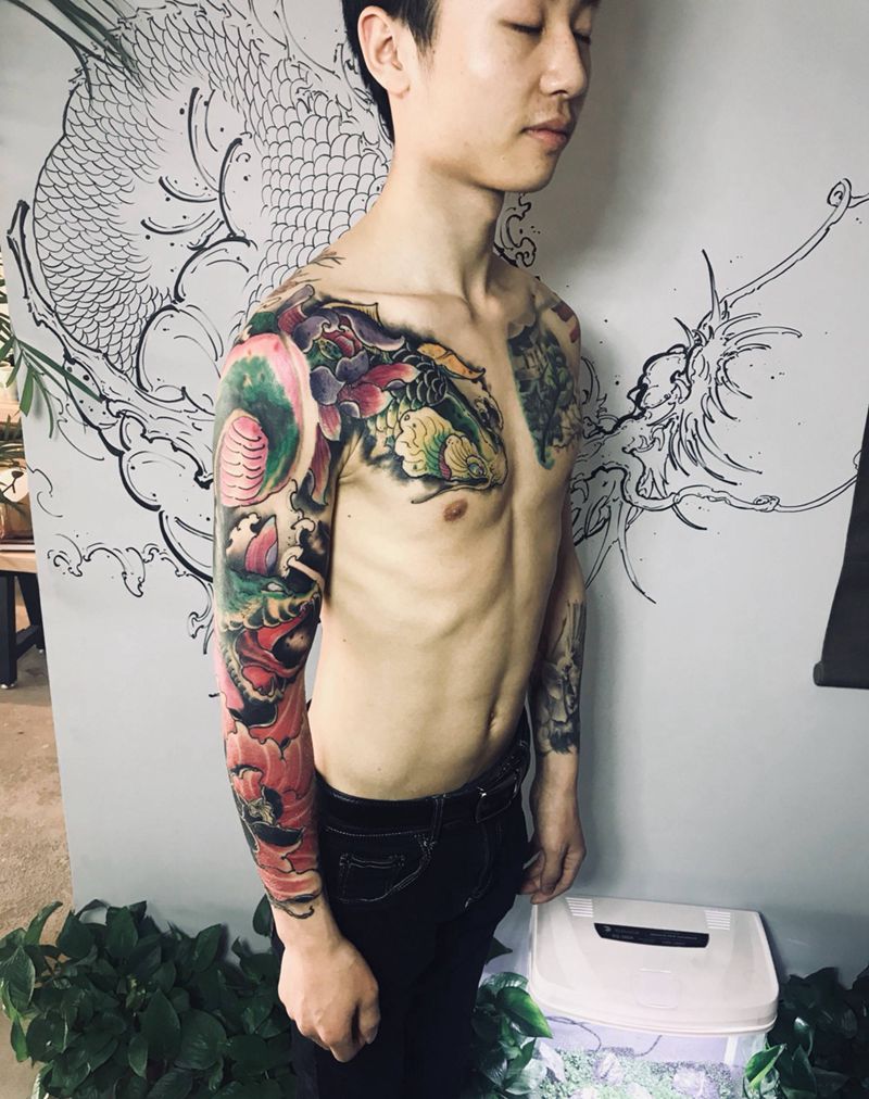 蛇盘牡丹纹身图片