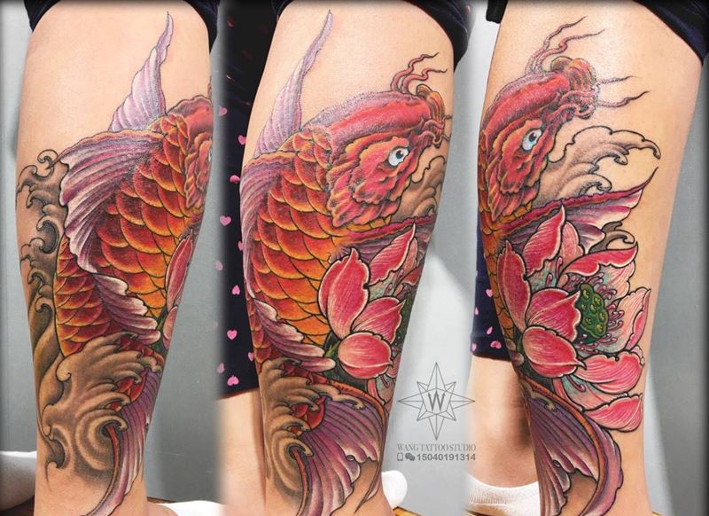 红鲤粉莲纹身图片_成品腿部传统动物植物纹身图案