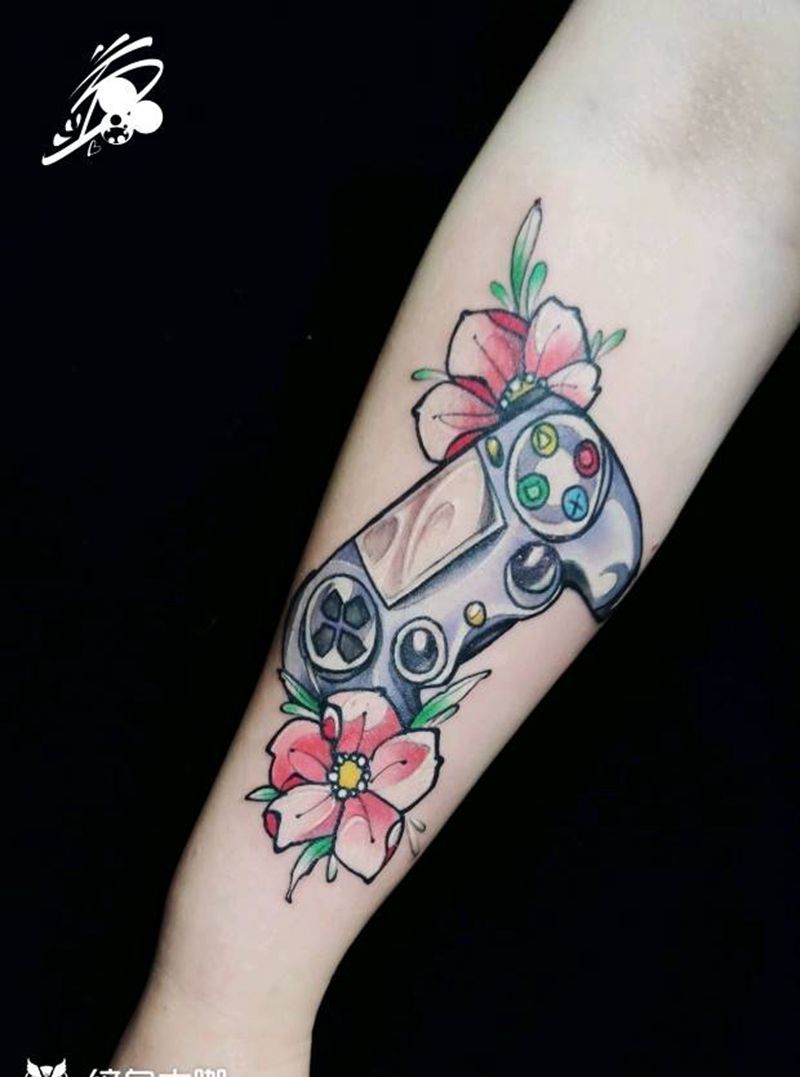 不做网图系列纹身图片_手臂New School游戏机樱花纹身图案