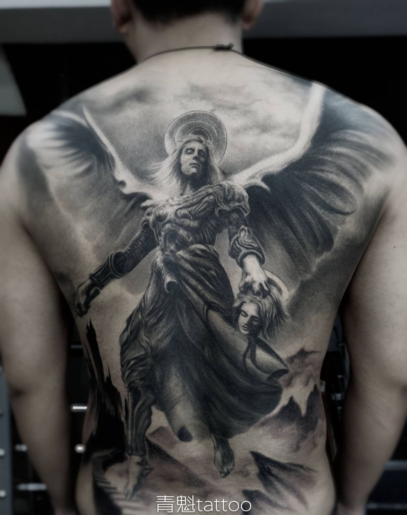 堕落天使完成纹身图片_背部欧美写实纹身图案