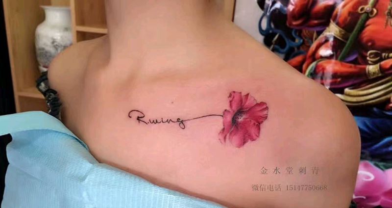 锁骨小花纹身图片_颈部胸部清新纹身图案
