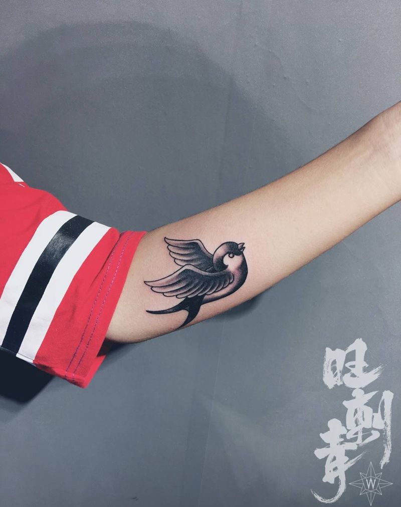 燕子纹身图片_成品手臂传统动物纹身图案