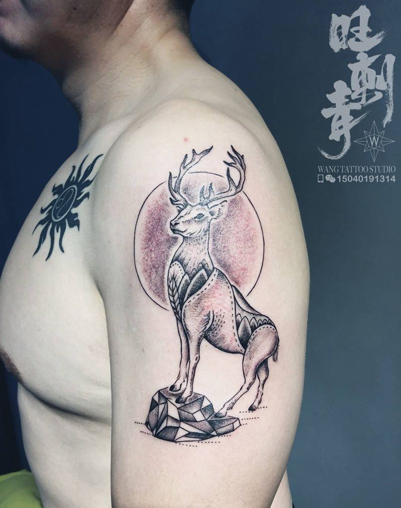 雄鹿纹身图片_手臂点刺纹身图案