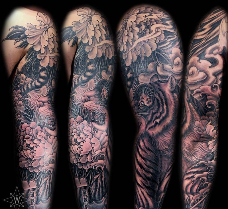 老虎牡丹花臂纹身图片_成品手臂传统动物植物纹身图案