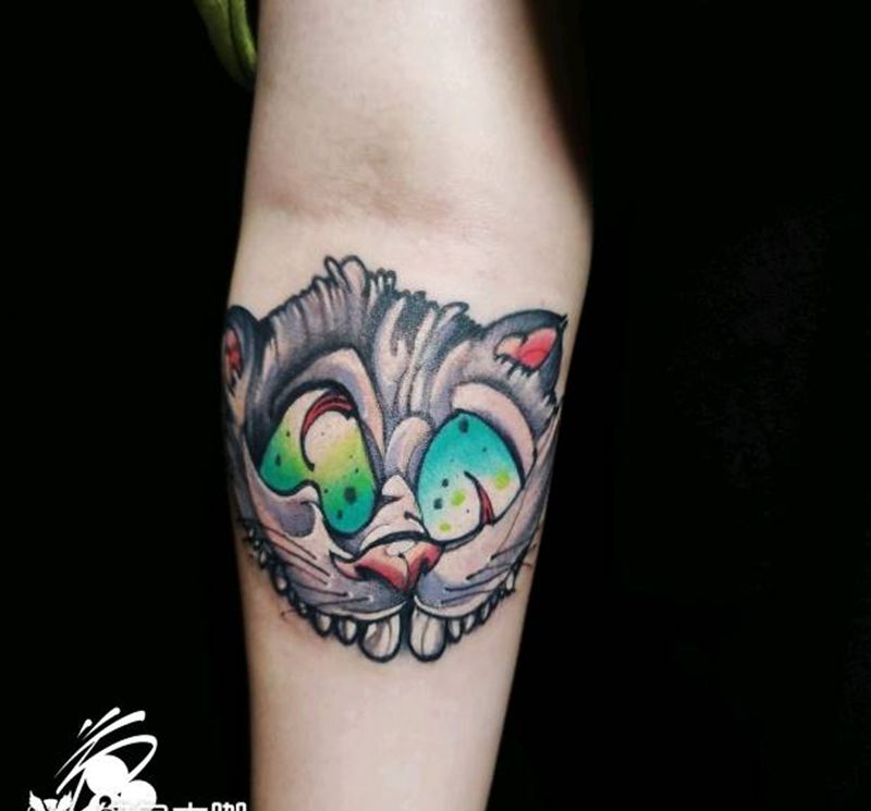 柴郡猫纹身图片_手臂New School爱丽丝梦游仙境柴郡猫纹身图案