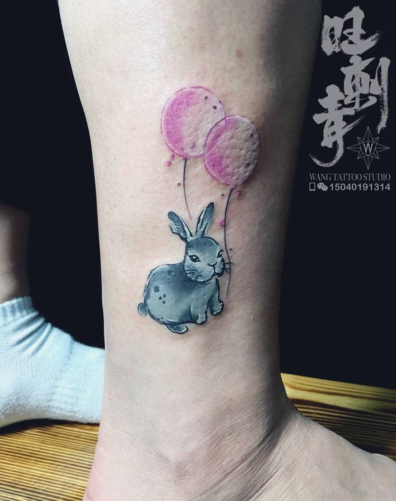 小兔子纹身图片_腿部水彩纹身图案