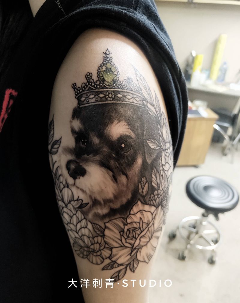 爱犬雪纳瑞纹身图片_手臂欧美写实纹身图案