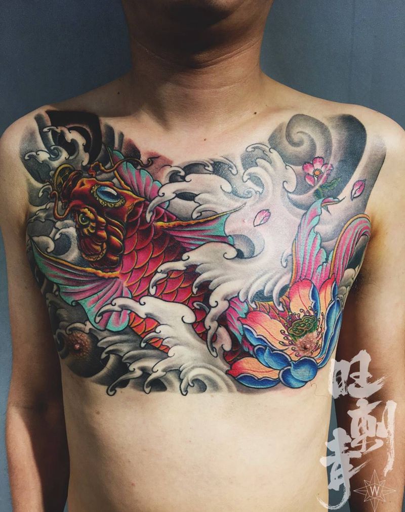 花胸鲤鱼纹身图片_成品胸部传统动物植物纹身图案