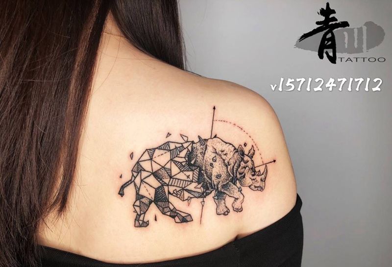 点刺犀牛纹身图片