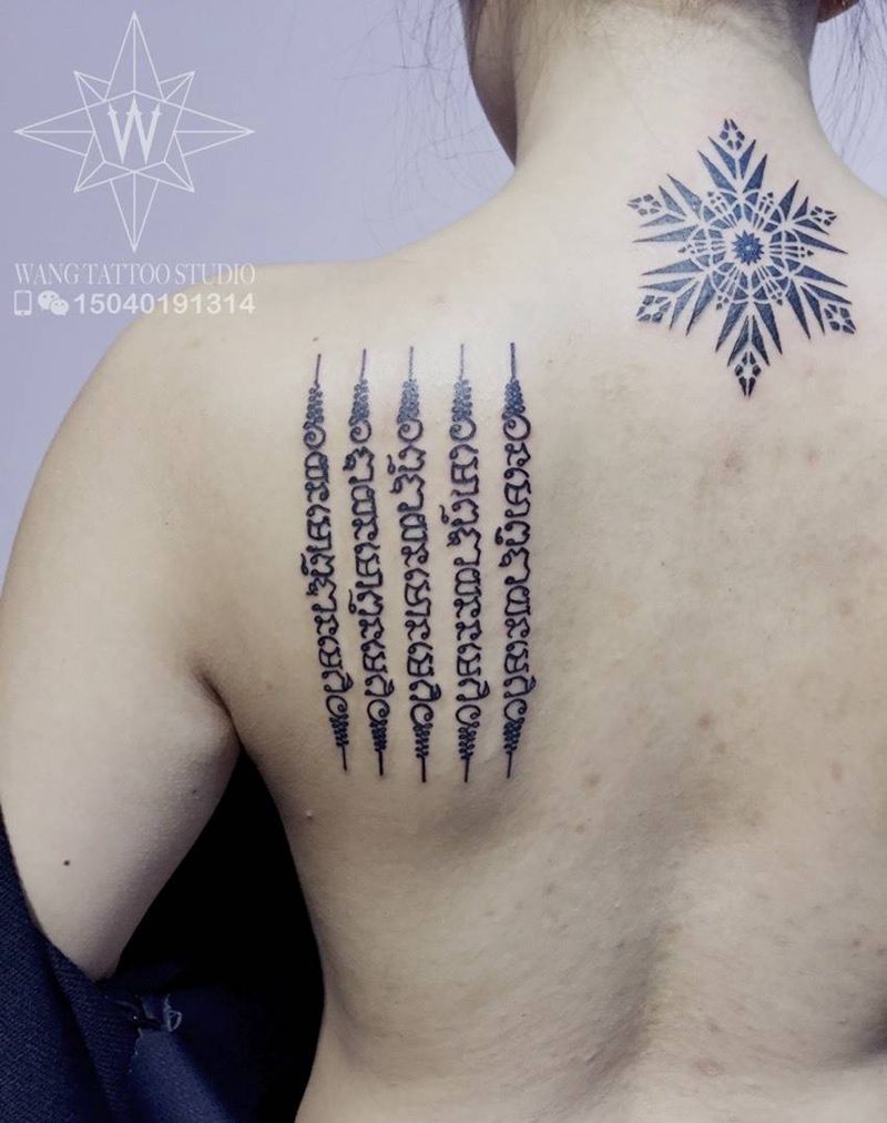 泰文五条经文 雪花图腾纹身图片_成品颈部背部传统字符欧美图腾纹身图案