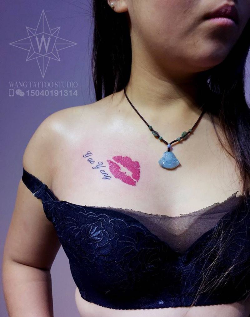 唇印纹身图片_成品胸部欧美图腾字符纹身图案
