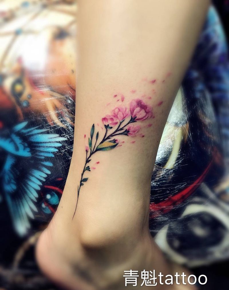 清新花卉纹身图片