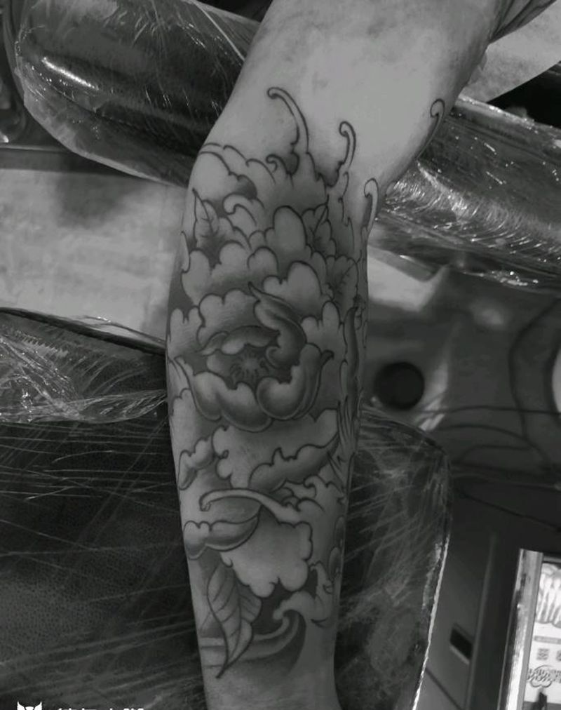 牡丹纹身图片_手臂新传统纹身图案