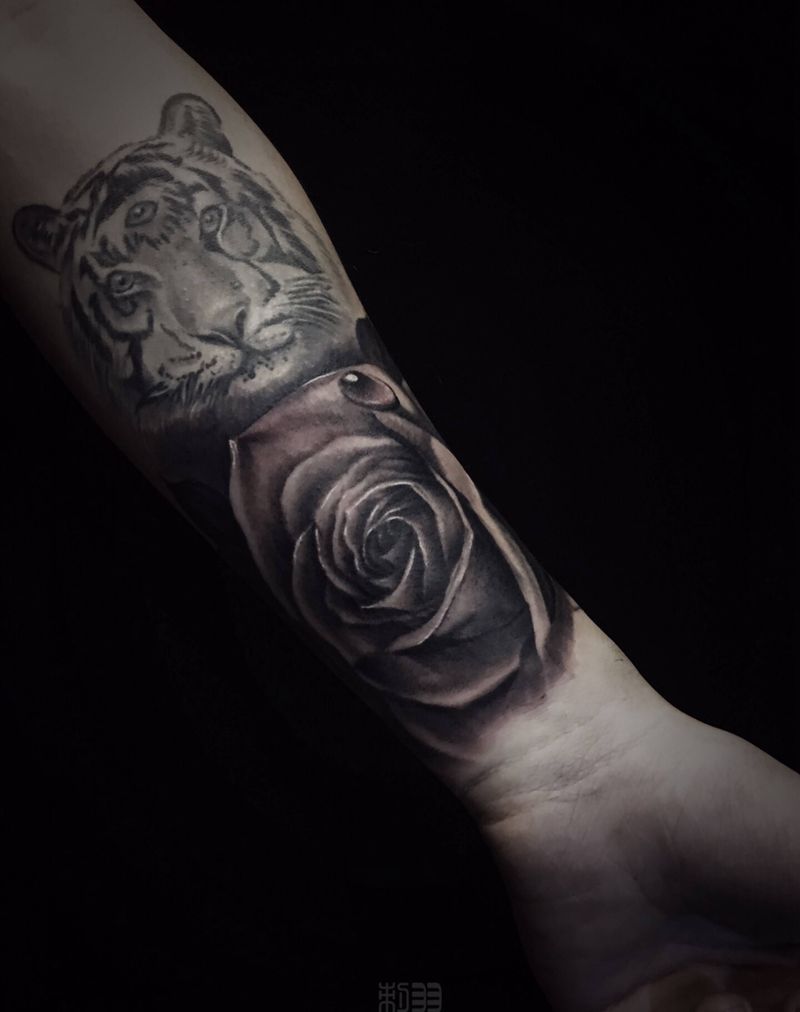 欧美写实玫瑰纹身图片_手部欧美写实纹身图案