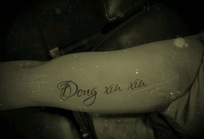 因为爱情纹身图片_手臂花体字纹身图案