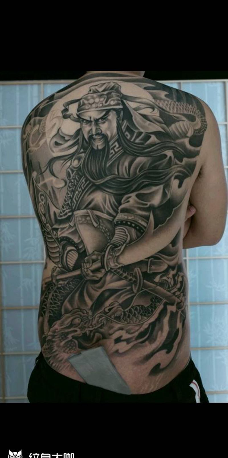 满背关公纹身图片_背部腿部新传统纹身图案