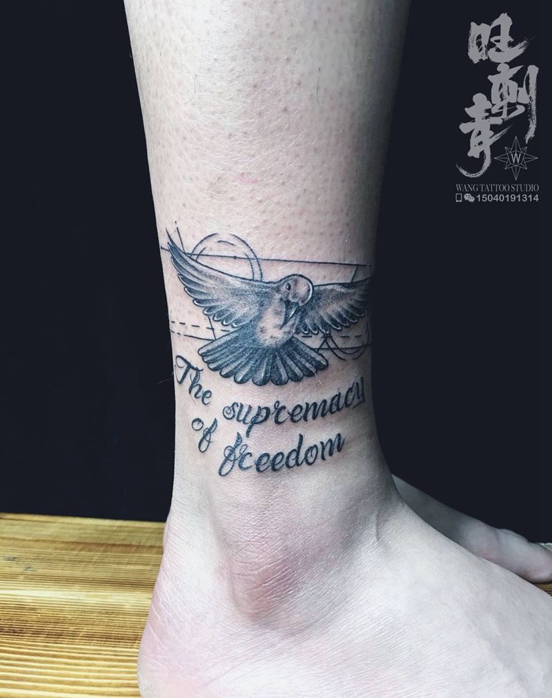 飞鸟纹身图片_腿部飞鸟纹身图案