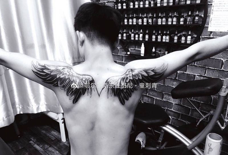翅膀纹身图片