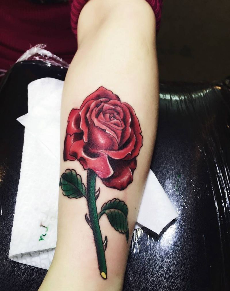 玫瑰纹身图片_习俗写实植物成品手臂纹身图案