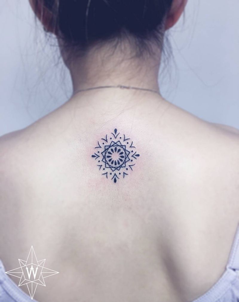 简约风纹身图片_成品背部欧美清新几何纹身图案