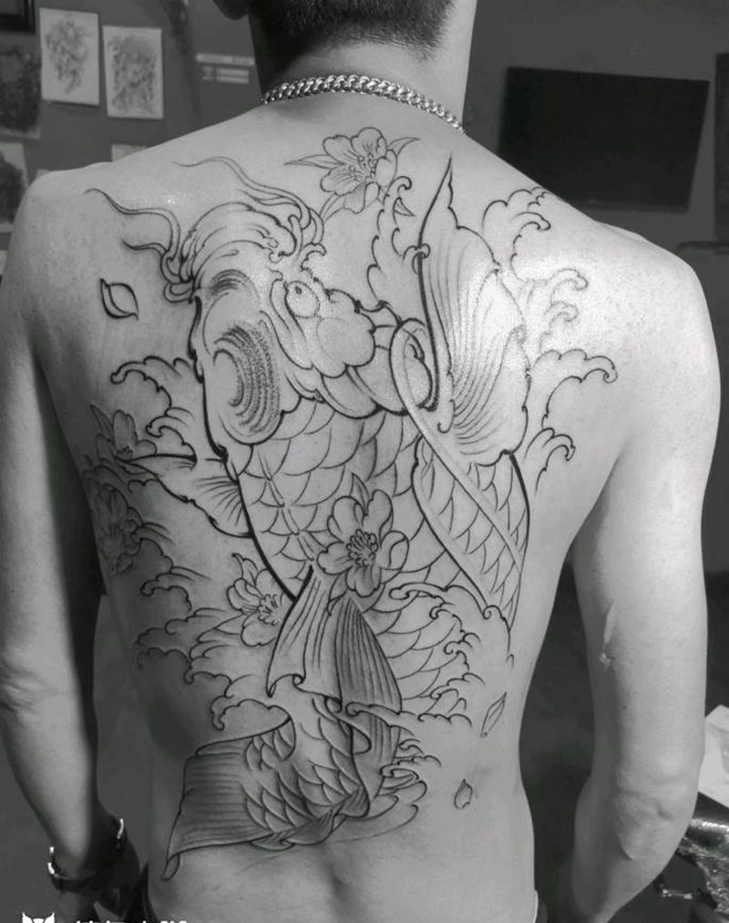 线条完毕纹身图片_背部纹身图案