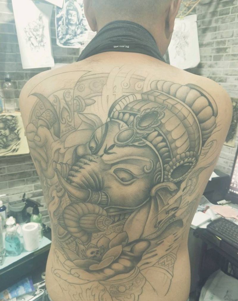 象神纹身图片_背部新传统纹身图案