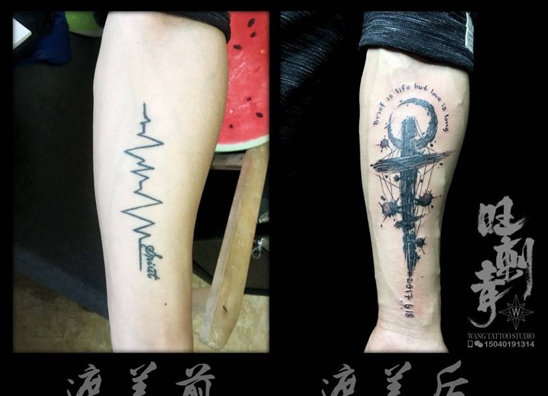 十字架纹身图片_手臂水墨十字架纹身图案