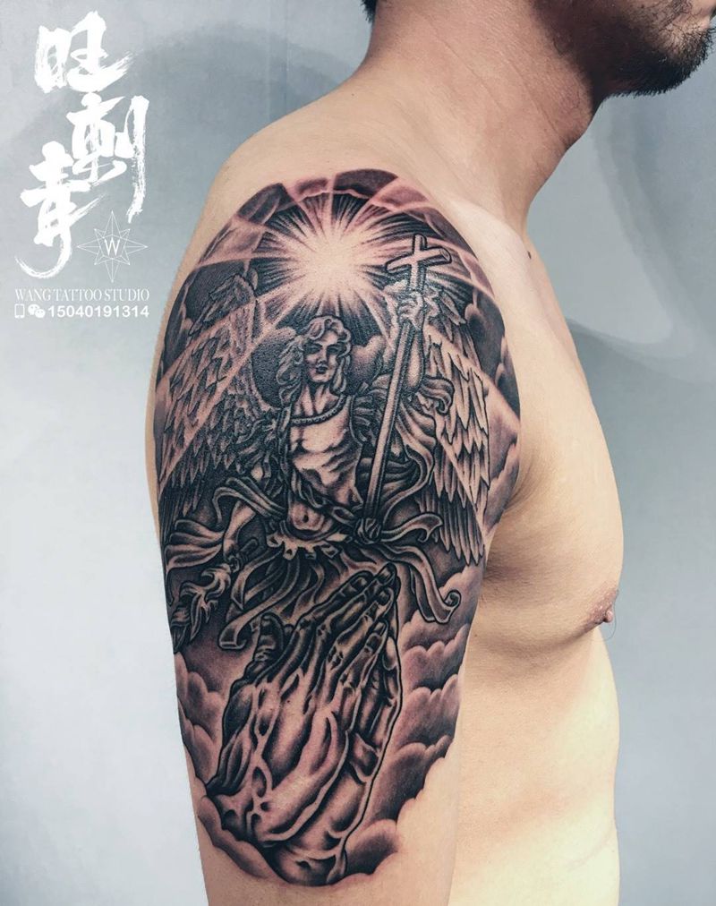 天使祈祷的手纹身图片_手臂老传统纹身图案