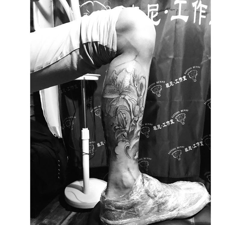 百合花纹身图片