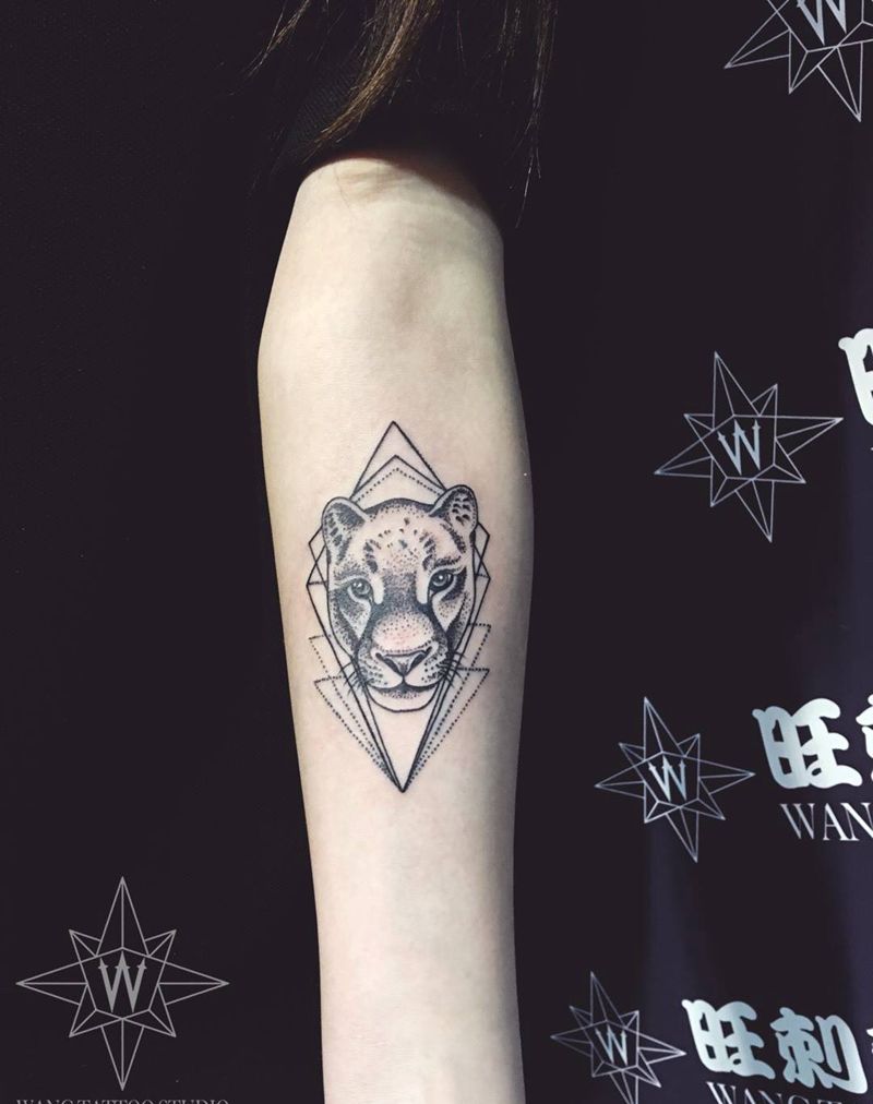 狮子头纹身图片_成品手臂欧美动物几何纹身图案