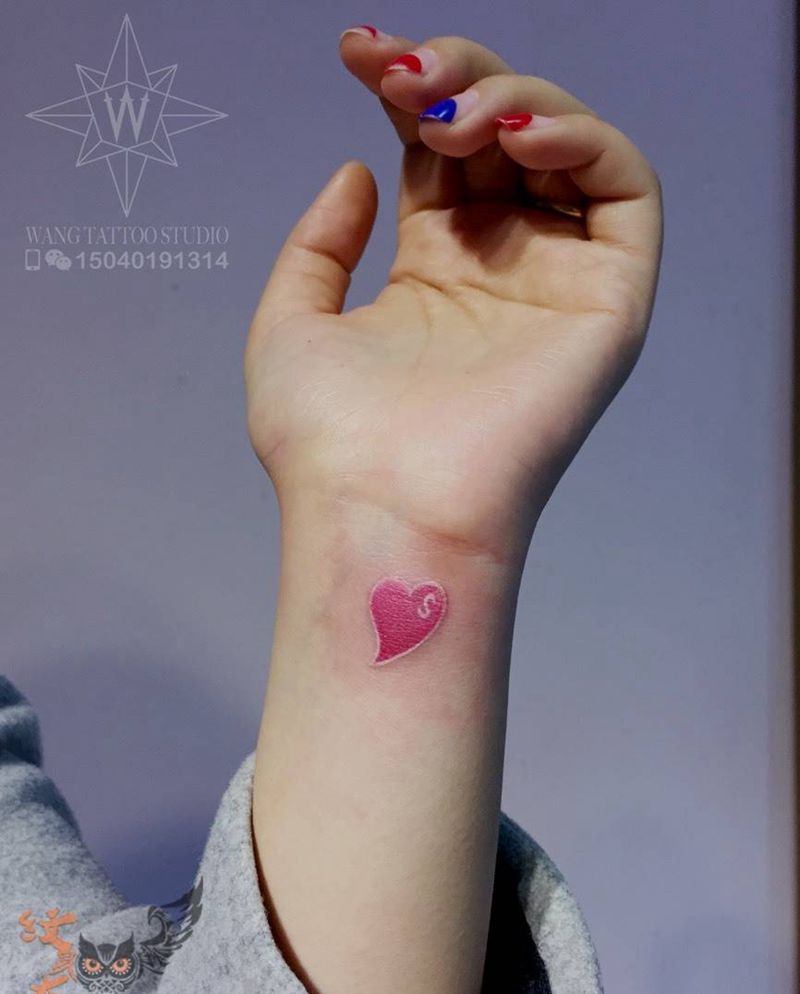 小红心纹身图片_成品手臂欧美字符纹身图案