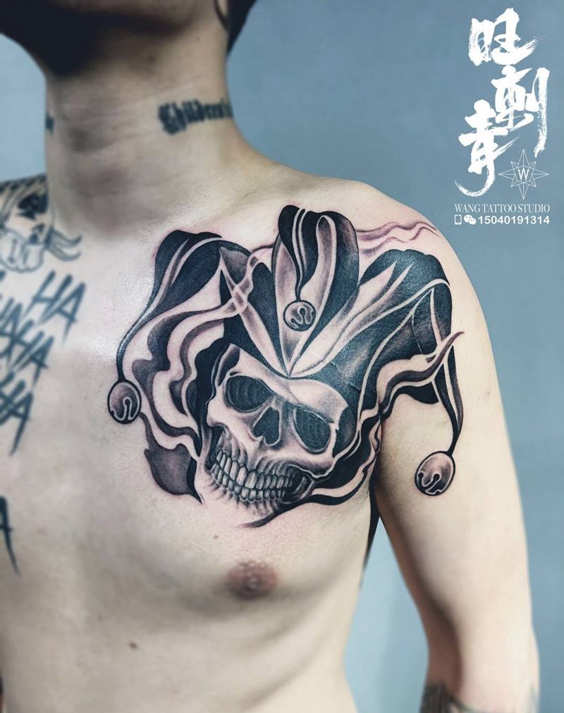 小丑纹身图片_胸部欧美纹身图案