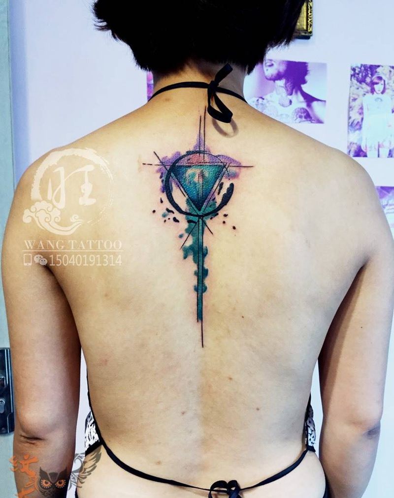 泼墨涂鸦纹身图片_几何背部成品欧美纹身图案