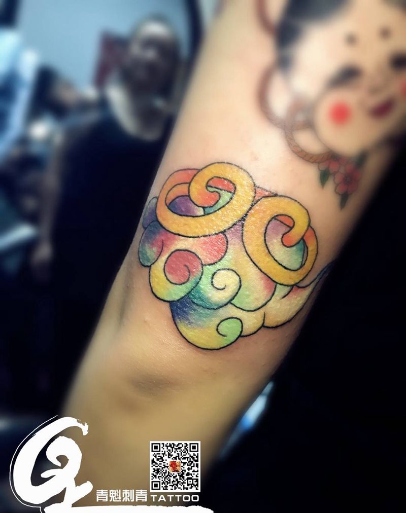 七彩祥云纹身图片
