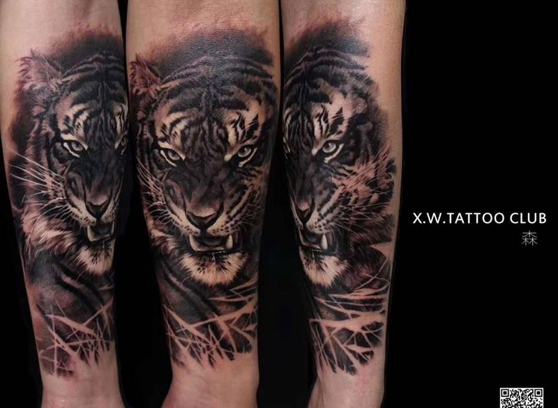 虎纹身图片_小伟刺青写实纹身图案