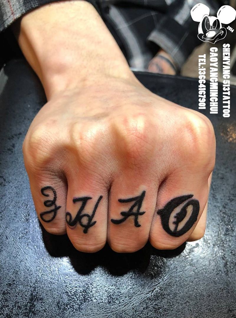 手指纹身图片_手部图腾英文花体字纹身图案