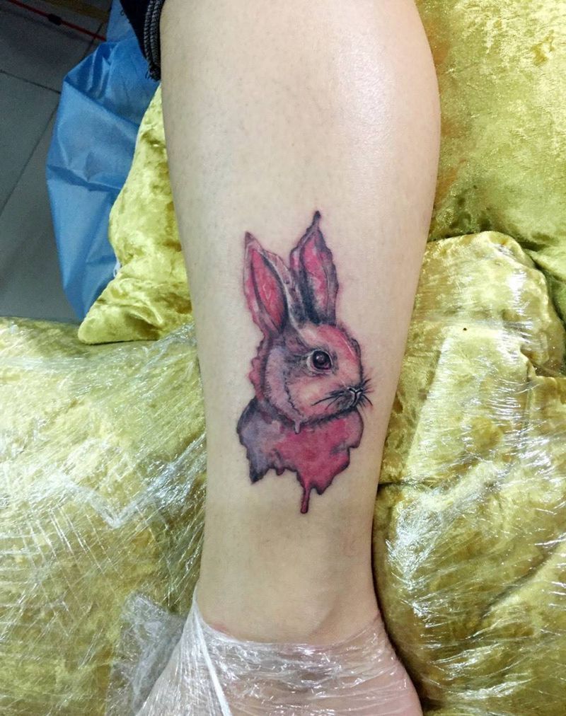 积色水痕兔纹身图片_腿部纹身图案