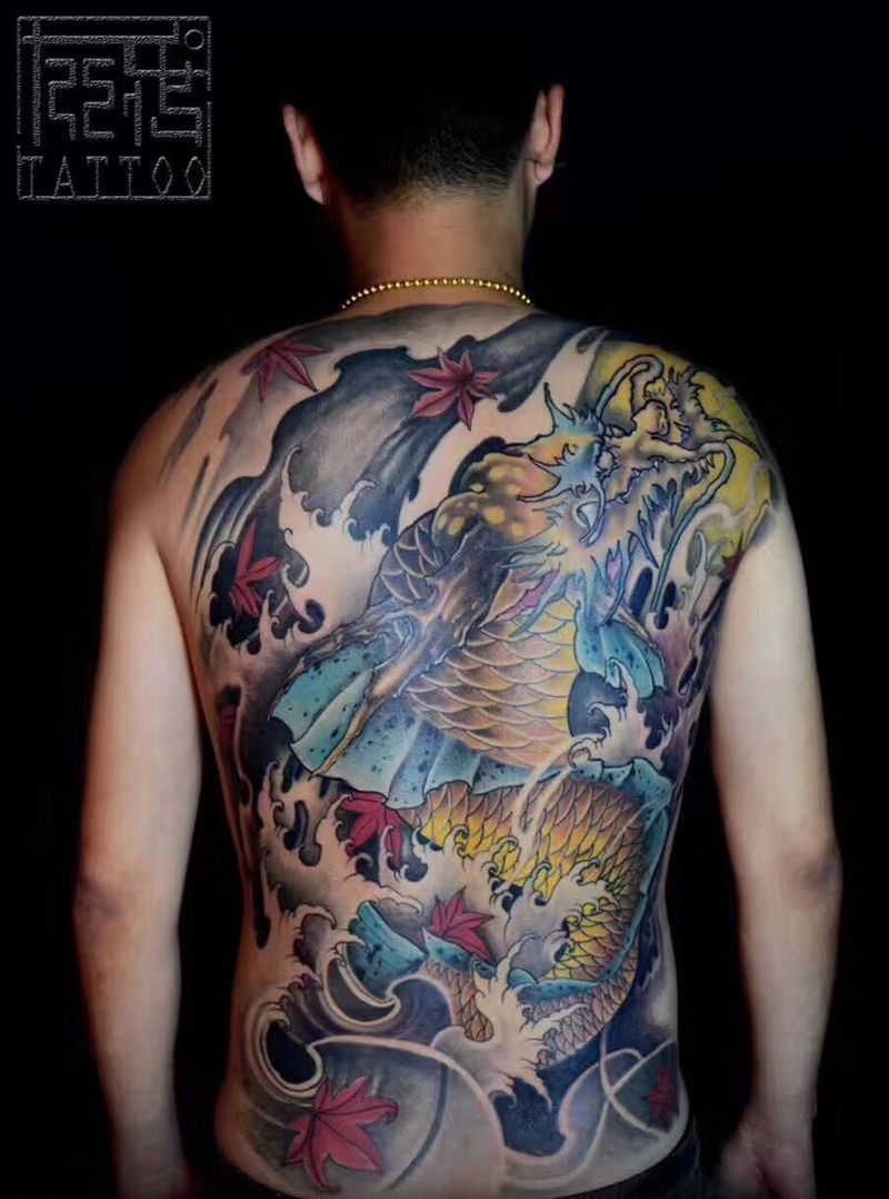 满背纹身图片