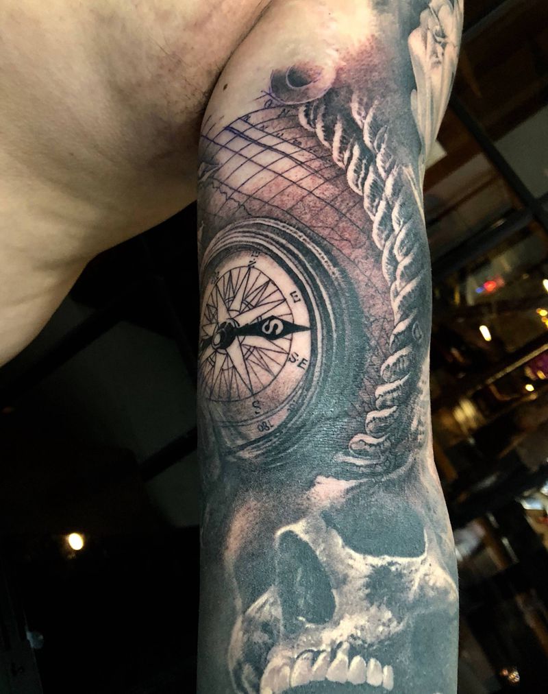 不迷路纹身图片_手臂欧美写实小伟刺青纹身图案