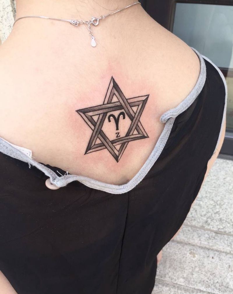 情侣六芒星、中间是星座纹身图片