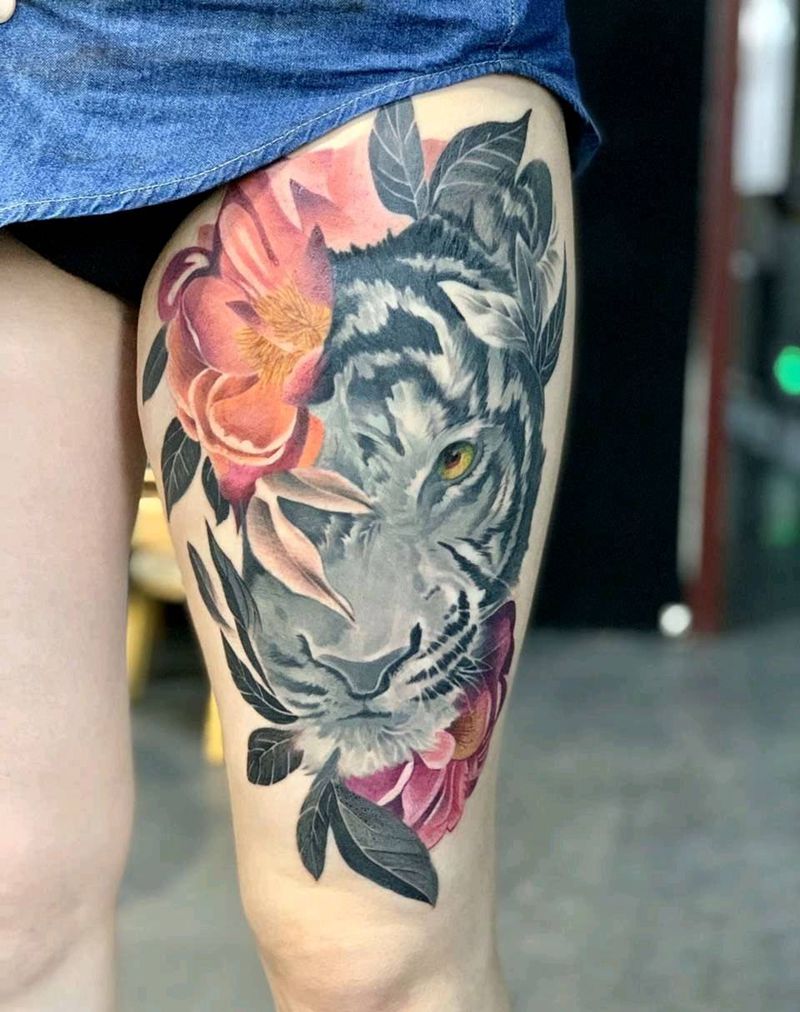 2020美女大腿虎头纹身图片_腿部欧美写实纹身图案