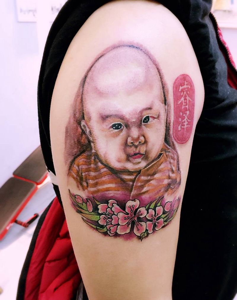 刚满月的宝贝纹身图片_人物肖像肩部成品纹身图案