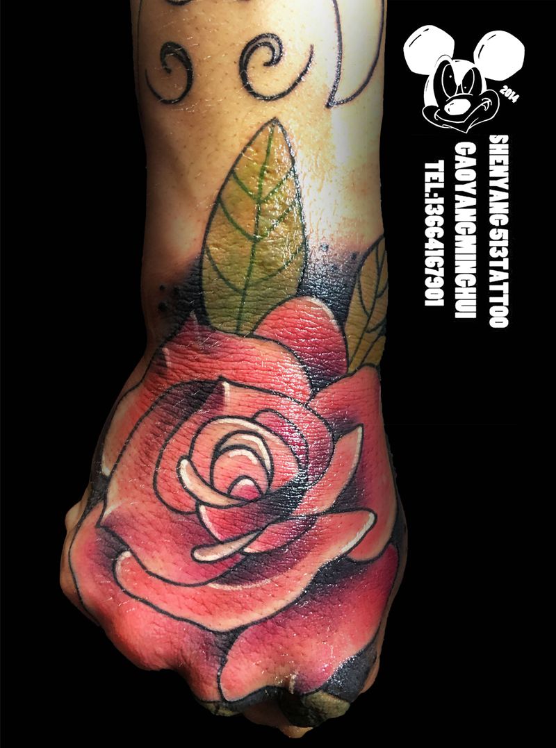 手背纹身图片_手部New School花玫瑰植物纹身图案