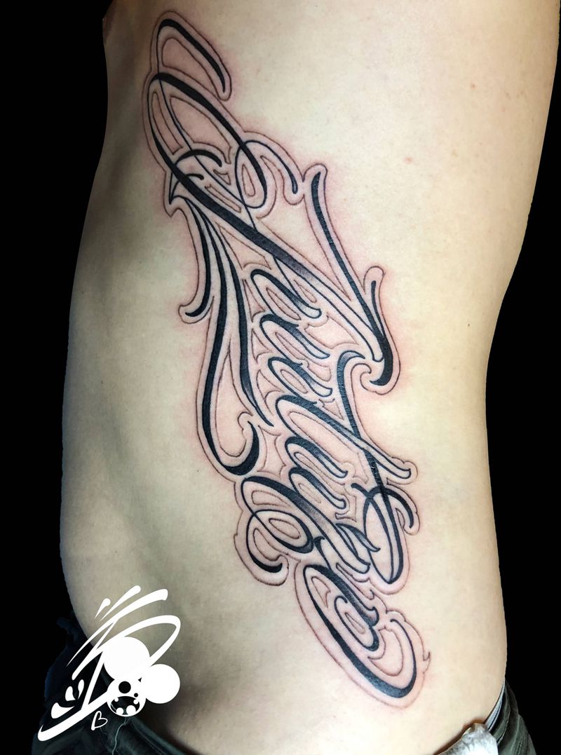 花体字纹身图片_腰部花体字花体字英文纹身图案