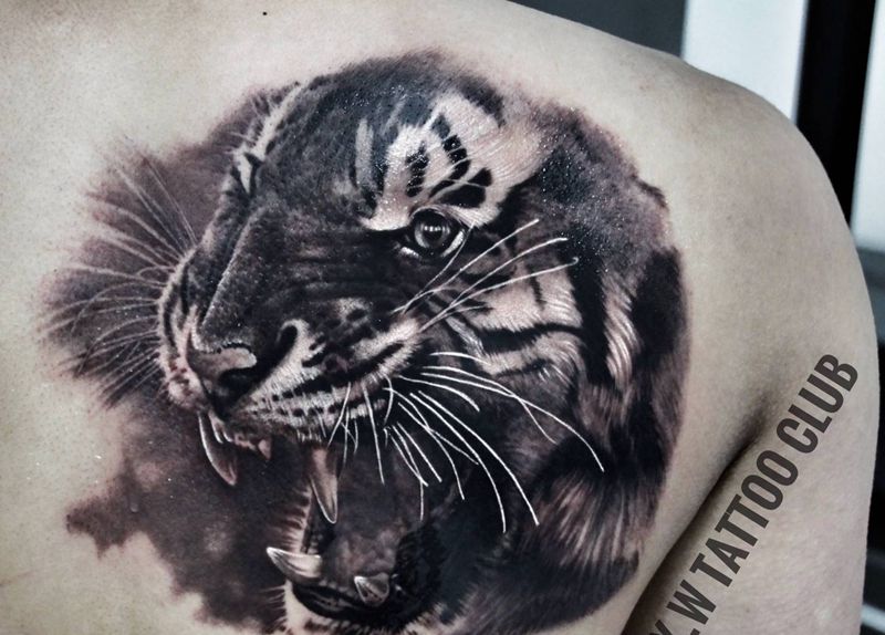 虎纹身图片_背部欧美写实小伟刺青纹身图案