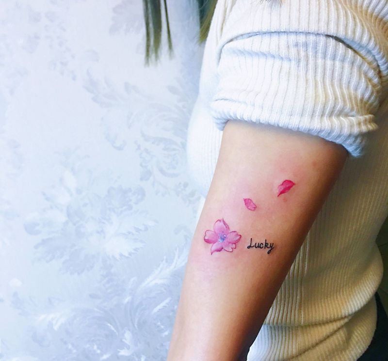 《绽放花》纹身图片_手臂水彩小清新纹身图案