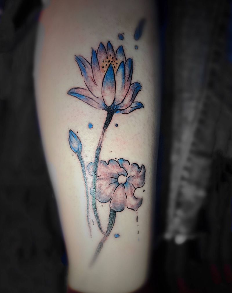 荷花纹身图片_腿部纹身图案