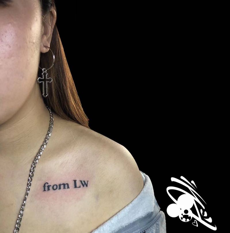 英文纹身图片_肩部几何英文纹身图案